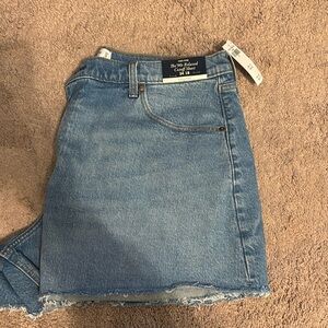 90s Relaxed Cutoff Short - Curve Love - NWT